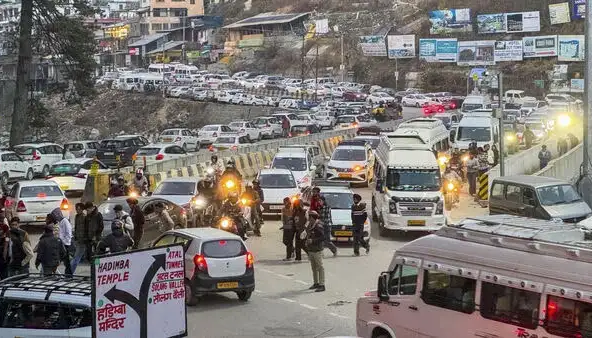 traffic jam in manali