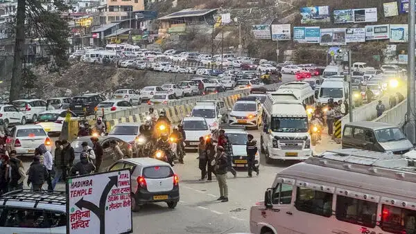 traffic jam in manali